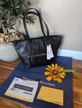 Dooney & Bourke Florentine Leather Black Tote Like New with Tags